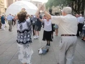 Barcelona dancing spontaneous summer