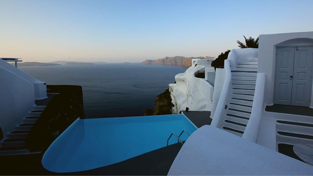 Santorini honeymoon hotels